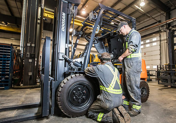 electric forklift repair Technicians